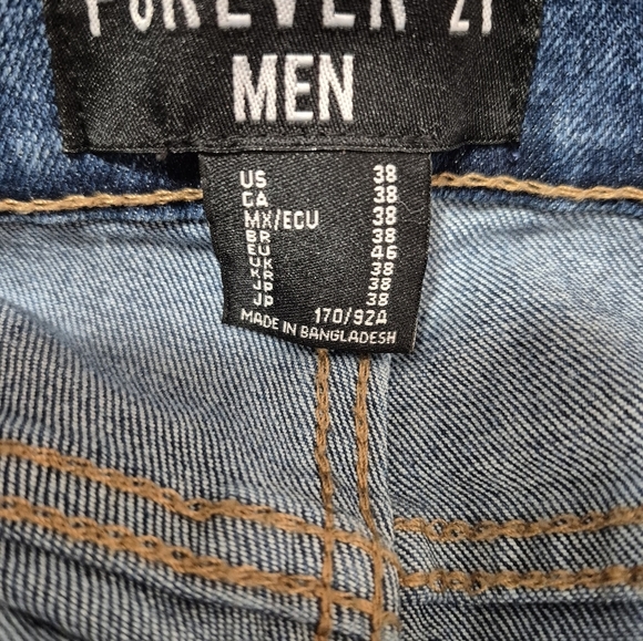 Forever 21 Men's Cargo Jeans Sz 38 Distressed Blue Denim - Picture 3 of 7